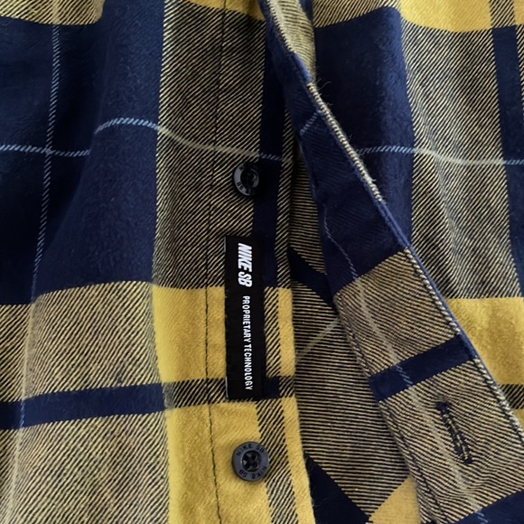 Nike SB flannel size large - Picture 2 of 7